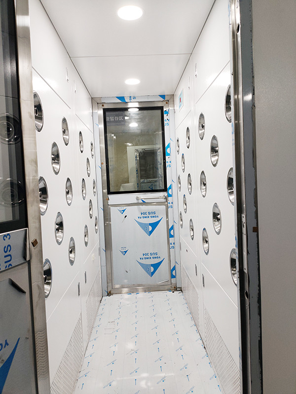 Doccia in camera pulita a 25 m/s con ventilatore integrato e filtri HEPA per più persone 0