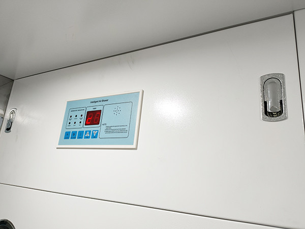 Doccia in camera pulita a 25 m/s con ventilatore integrato e filtri HEPA per più persone 2